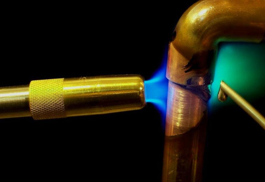 Как использовать газовую горелку для пайки?