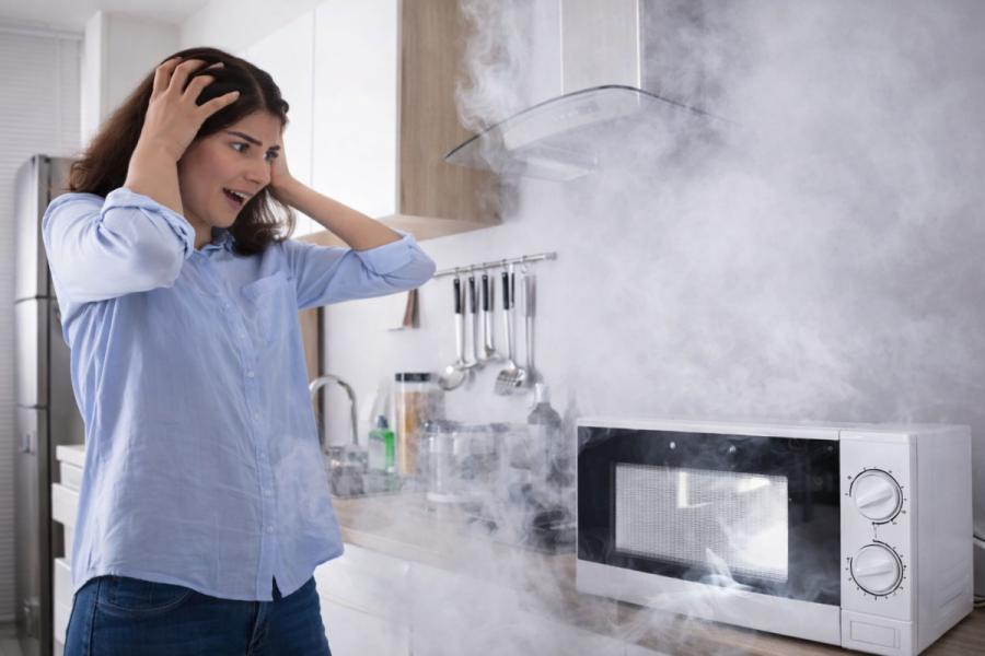 Как защитить бытовую технику от скачков напряжения в квартире