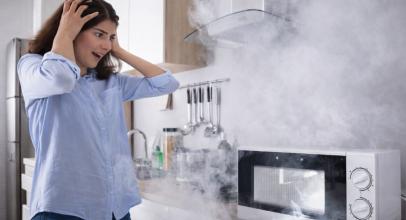 Как защитить бытовую технику от скачков напряжения в квартире