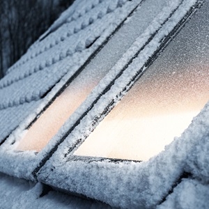 Мансардное окно ПВХ с ручкой снизу