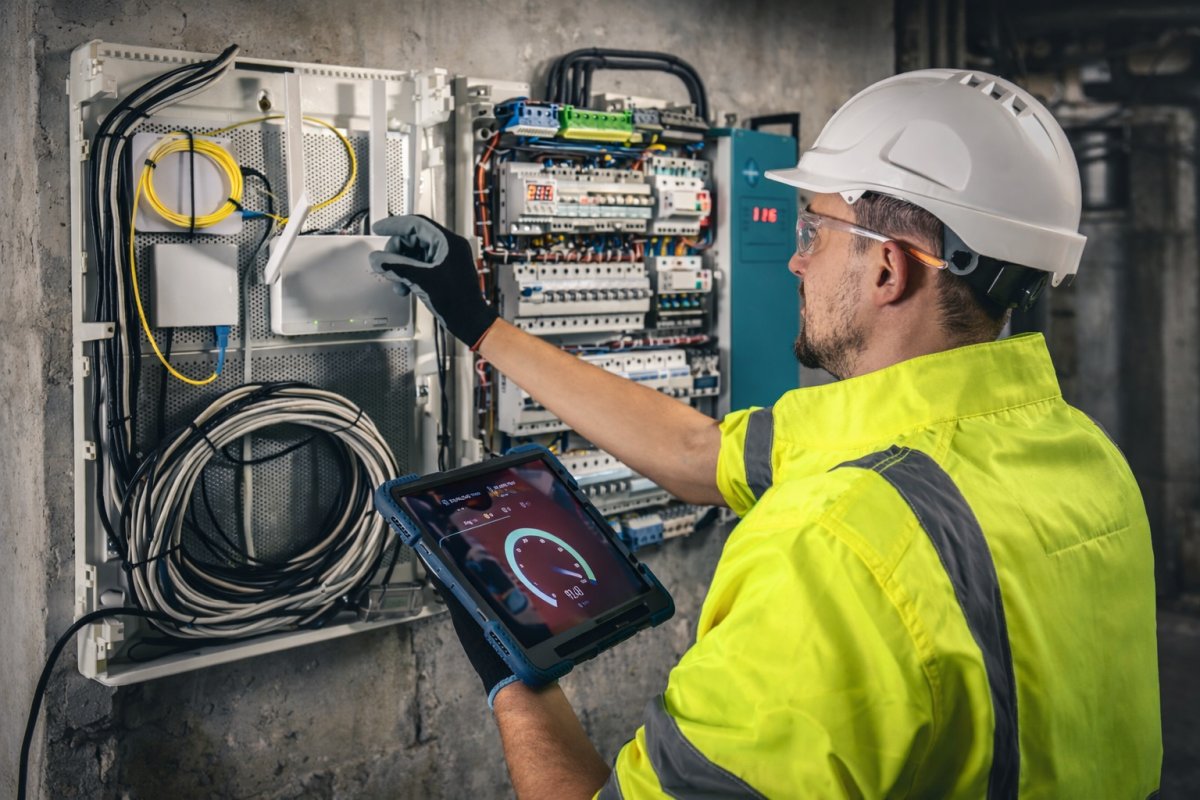 Когда нужен электрик